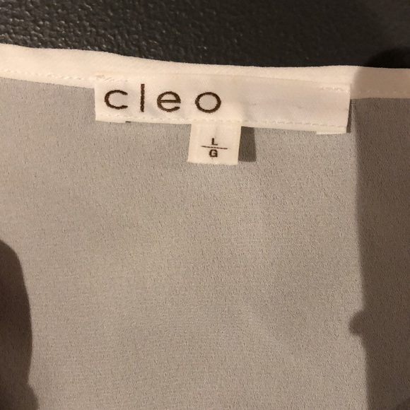 Cleo | EUC White Flowy Cap-Sleeve Blouse - Picture 5 of 7